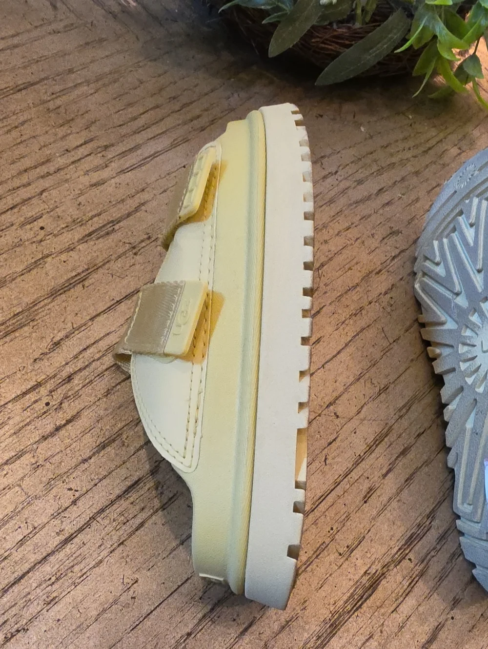 UGG Goldenglow Slides Size 13